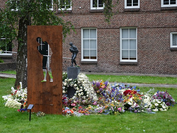 24-07-2021 Bloemen Peter R. de Vries